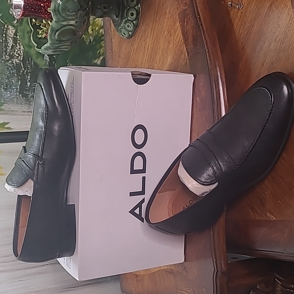 New in box! Aldo Manubar Mens 9 Classic black leather loafer formal dress shoes